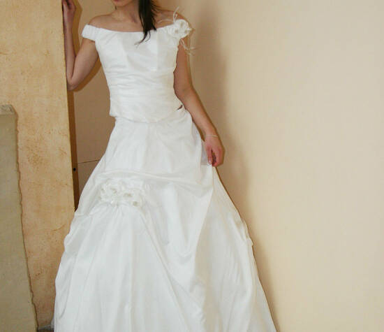 Beispiel: Brautmode, Foto: Cinderella.