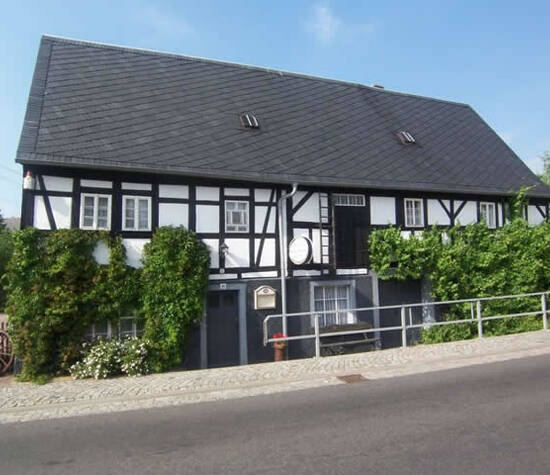 Beispiel: Aussenansicht, Foto: Schmiedelandhaus.