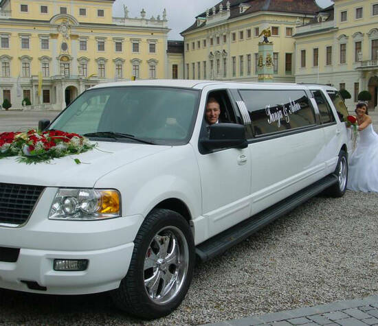 Beispiel: Die Limousine für Ihren großen Tag, Foto: FUN-LIMOS Limousinenservice & Chauffeurdienst.
