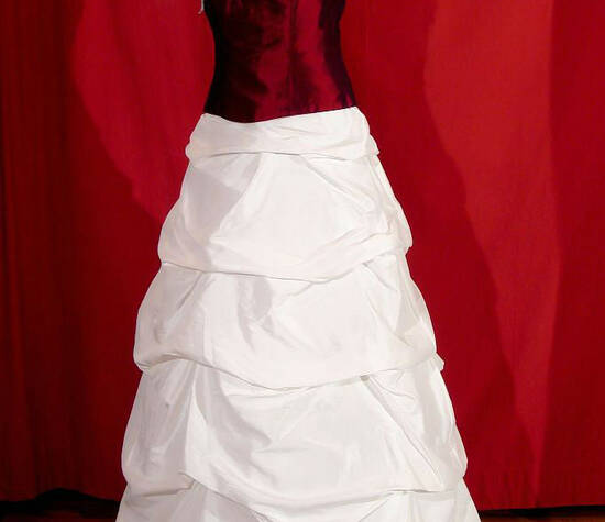 Beispiel: Atemberaubend schöne Kleider, Foto: Der Brautladen.
