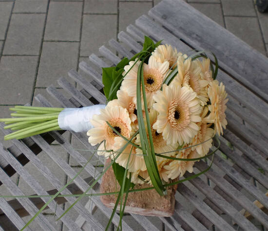 Beispiel: Brautstrauß, Foto: Blumenkunst im Prinz-Karl Palais.