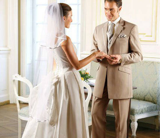 Beispiel: Hochzeitsmode, Foto: Policke Herrenkleidung.