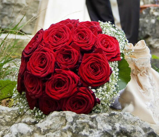 Beispiel: Brautstrauß mit roten Rosen, Foto: Blumen Eppinger.