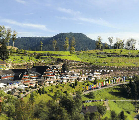 Beispiel: Außenansicht, Foto: Dollenberg Schwarzwald Resort.