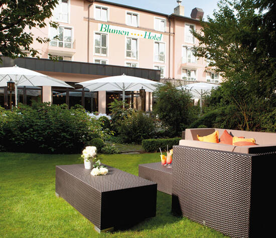 Beispiel: Aussenansicht / Garten, Foto: Dehner Blumen Hotel.
