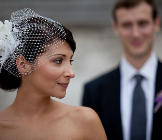 Beispiel: Brautstyling, Foto: Hochzeitsstyling Hair & Make-up by Jestina Schamberger.