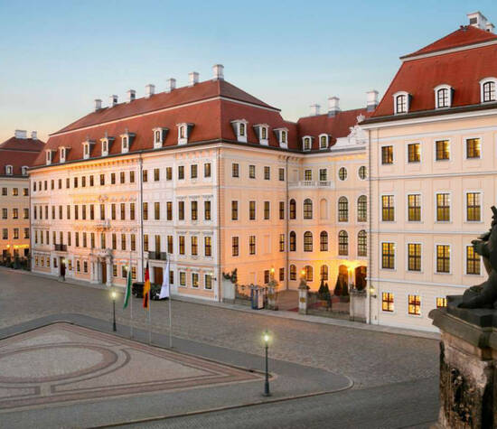 Beispiel: Außenansicht, Foto: Hotel Taschenbergpalais Kempinski. 