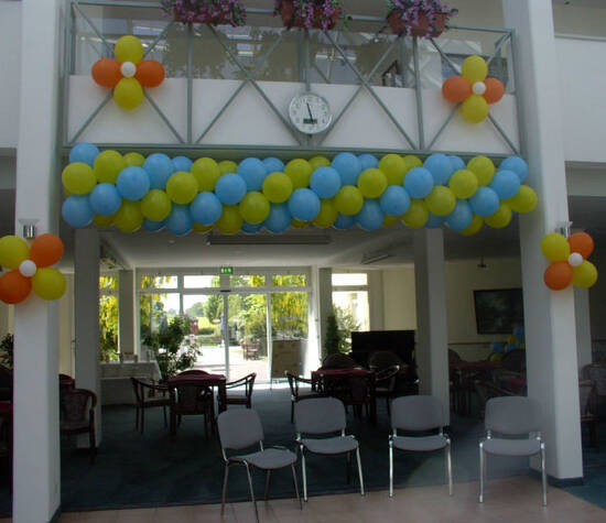 Beispiel: Ballondekoration Girlande, Foto: Ballonverpackung.