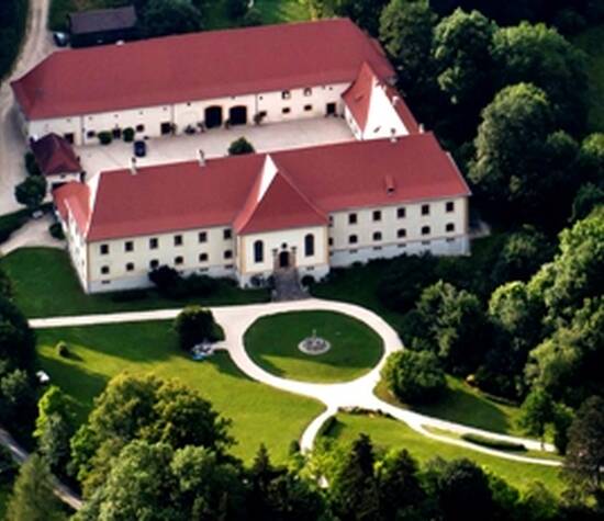 Beispiel: Luftaufnahme, Foto: Schloss Ehrenfels.