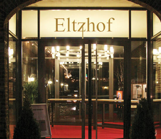 Beispiel: Außenansicht - Eingang, Foto: Eltzhof - das Kulturgut. 