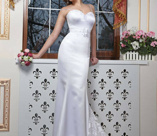 Beispiel: Hochzeitskleid, Foto: Liana Design.