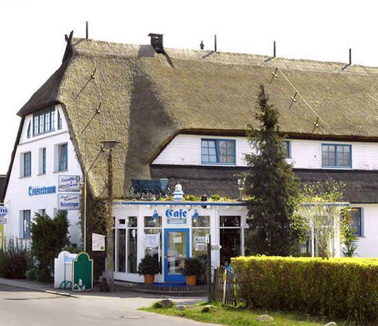 Beispiel: Außenansicht, Foto: Landhotel Ostseetraum. 