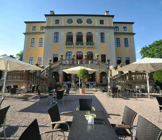 Beispiel: Schloss mit Sonnenterrasse, Foto: Schloss Ettersburg.