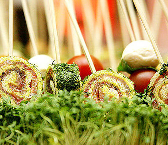 Beispiel: Gesunde Küche kunstvoll angerichtet, Foto: Select Catering.