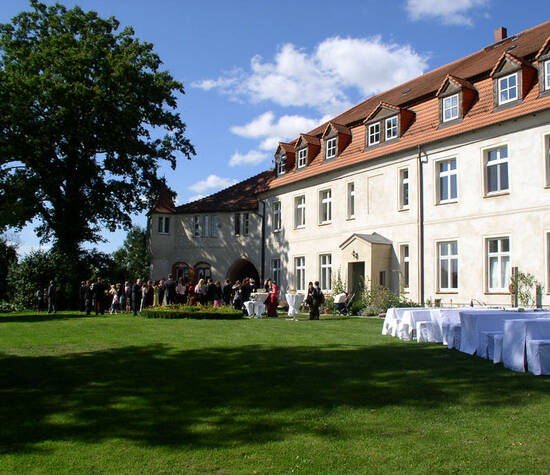 Beispiel: Außenansicht - Schlossgarten, Foto: Schloss Neuhausen.
