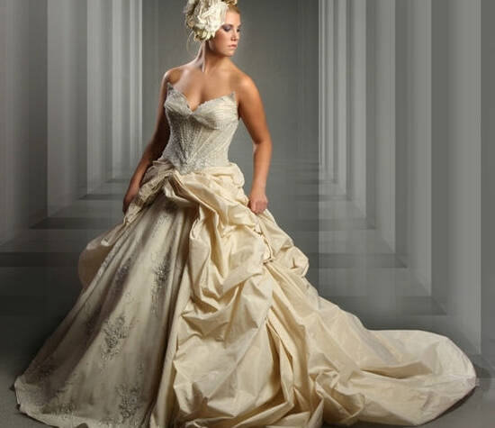 Beispiel: Ausgefallene Kleider für die Braut, Foto: Eliyzi Couture Berlin.