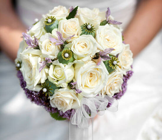 Beispiel: Bouquet mit weißen Rosen, Foto: Feel White.