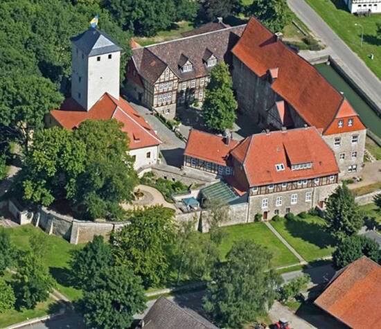 Beispiel: Burg von oben, Foto: Burg Warberg.
