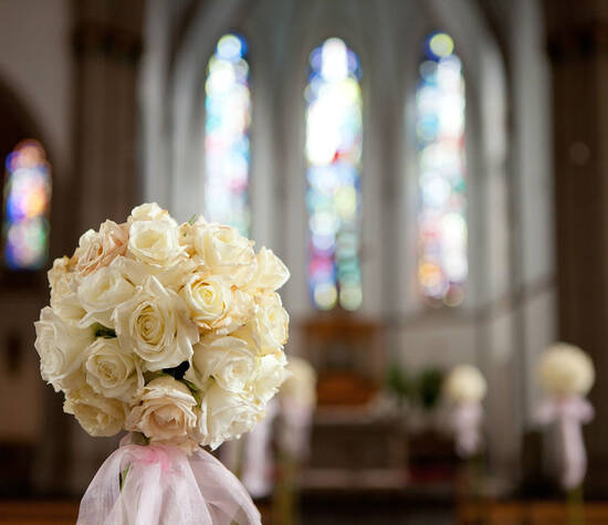 Beispiel: Kirchendekoration, Foto: Flower & More.
