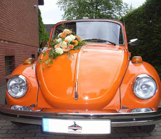 Beispiel: VW Käfer Cabrio in Orange, Foto: Oldtimer Paradies.