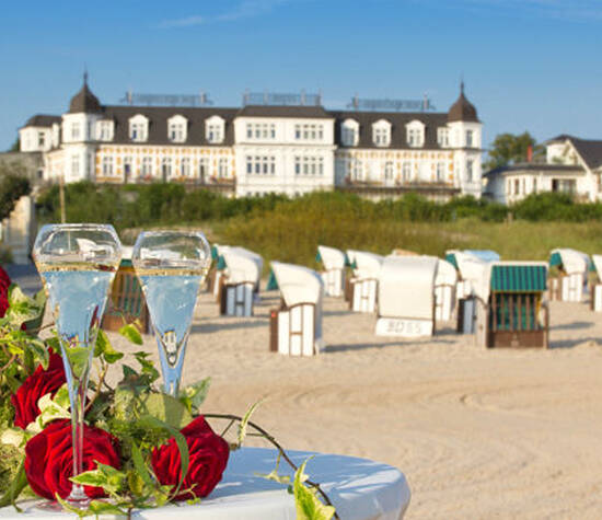 Beispiel: Sektfrühstück am Strand, Foto: Seetel Hotels. 