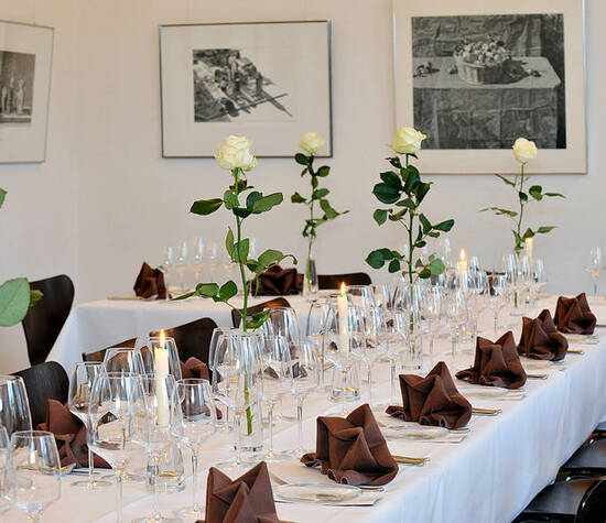 Beispiel: Goldener Saal - festliche Tafel, Foto: Restaurant Villa. 