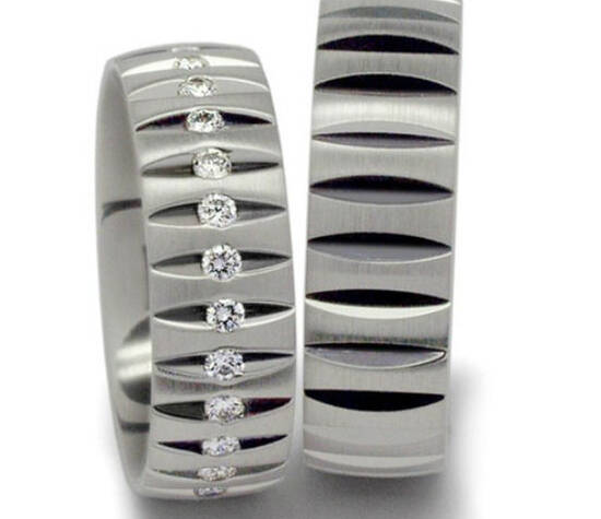 Beispiel: Platinring mit Diamantbesatz in auffallendem Design, Foto: Seilnacht.