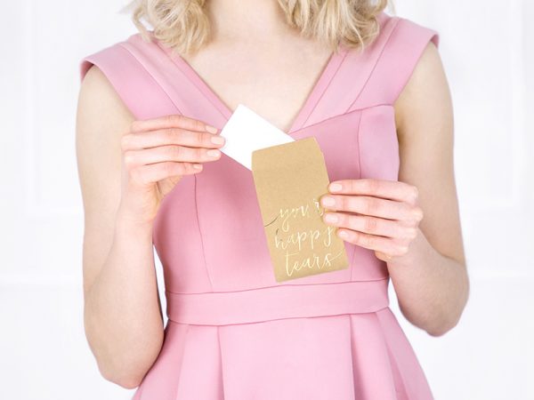 Brautzubehör Einweg-Taschentücher im Kraftpapierumschlag mit goldener Aufschrift "Your Happy Tear": 10 Stück.