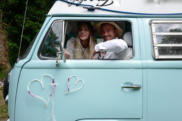 Autoschmuck Rattan Herzen mit lila Blumensträuße für Hochzeit Hochzeit Dekorationen