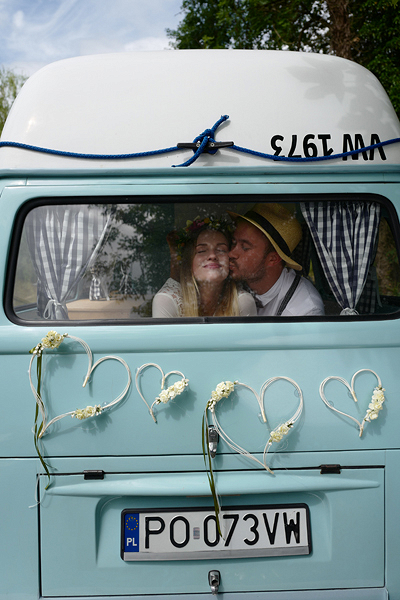 Autoschmuck Rattan Herzen mit Creme Blumensträuße und grünes Band für Hochzeit Hochzeit Dekorationen