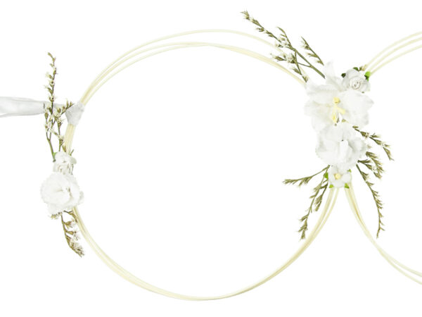 Autoschmuck Rattan Bride & Groom Car Kit Weiß: 2 Ringe, Schleife & Blumensträuße und Türdekorationen