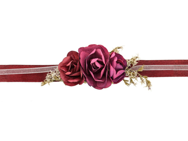 Accessoires Junggesellenabschied Stoffarmband mit einem leuchtend roten Blumenstrauß für Junggesellinnenabschiede